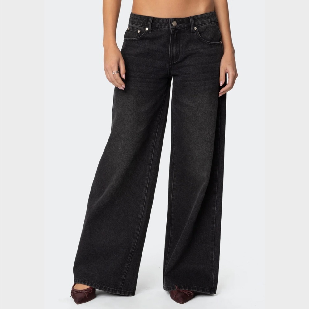 Edikted Vyxen Vintage Washed Low Rise Jeans in Black Washed - Picture 2 of 6